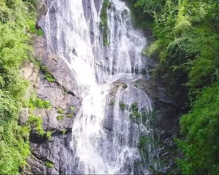 逃离春雨下的房子